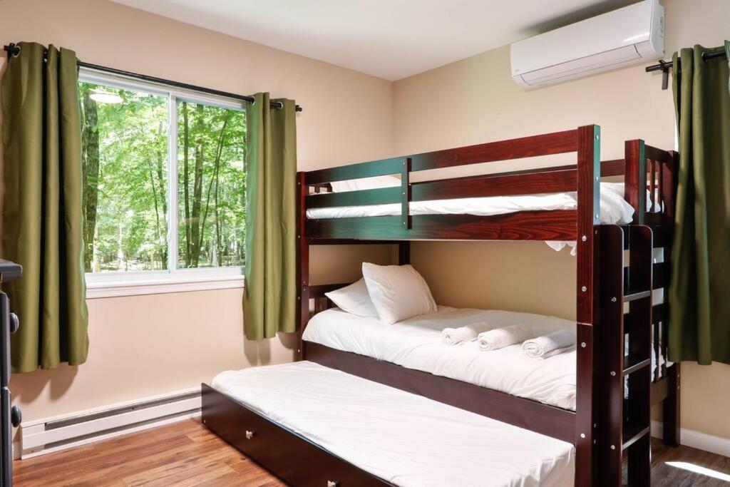 Quiet Chalet In The Woods Family Getaway Villa East Stroudsburg Exterior foto